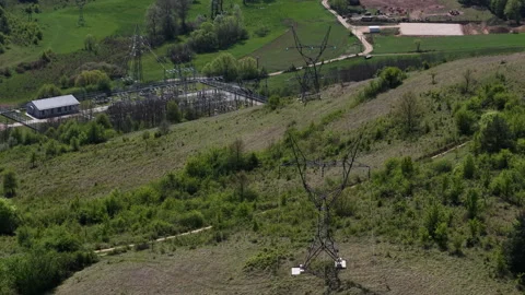 High angle view of a rural electrical substation and transmission lines Vídeo Stock 334237655