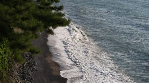 High Angle View of Sea Waves Splashing on Rocky Beach Vídeos de archivo 347850083