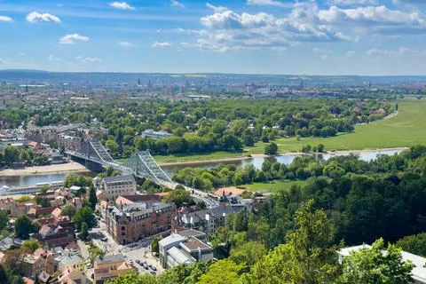 High angle view shows area surrounding Dresden and Elbe River Foto stock