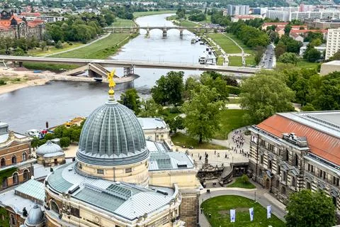 High angle view shows Dresden and Elbe River Foto stock