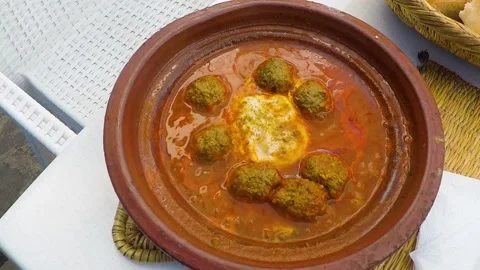 High Angle View of Slow motion steaming bubbling meat dish in Tagine 스톡 동영상 130381677
