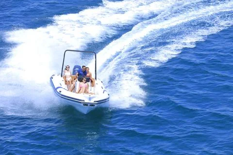 High angle view of a Speed boat in the sea making waves Foto stock