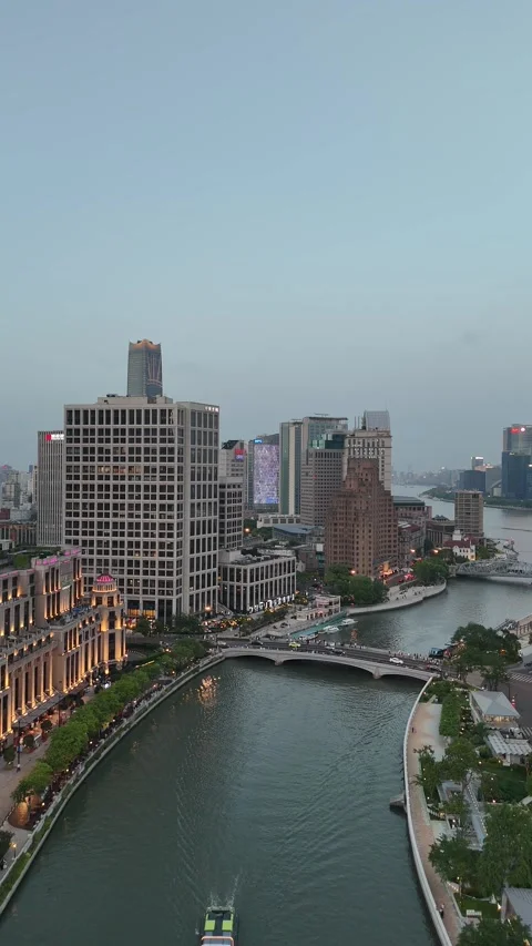 High Angle View of Suzhou Creek and Shanghai, China Cityscape Vídeo Stock 335965837