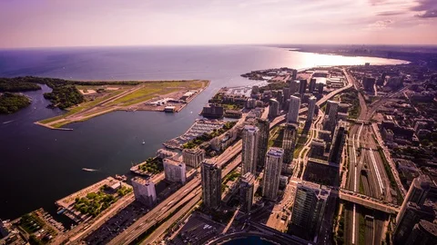 High angle view of Toronto waterfront and airport time lapse at sunset Stockbeeldmateriaal 119135464