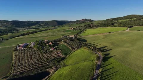 High Angle View of Tuscan Valley with Hillside Estates and Cypress Lines Видео 347348418