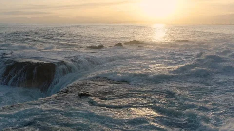 High Breaking Foaming Wave Splash over Reef Rock in Sunset Seascape 스톡 동영상 128946610