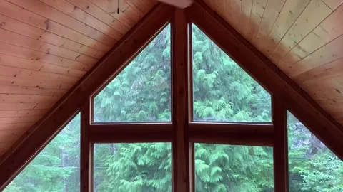 High ceiling fan circulating air in a house. Vídeo Stock 194252021