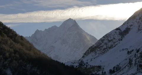 High cirrus clouds in the high mountains Video stock 85631818