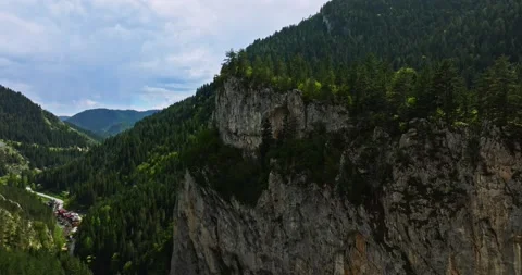 High Cliff Overlooking River Basin Mountain Crevice Forest Cloudy Summer Day Video stock 300478981