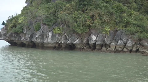 High cliffs in Hạ Long Bay, North Vietnam Stock Footage 53279942