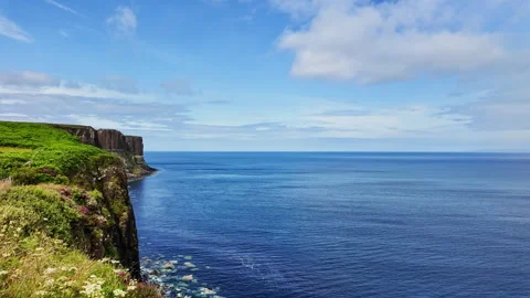 The high cliffs of Kilt Rock at the ocean in Isle of Skye, Scotland on a sunny Stock Footage 342589021