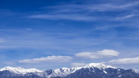 High clouds flow over Sangre de Cristos near Sand Dunes NP Stock Footage 107621883