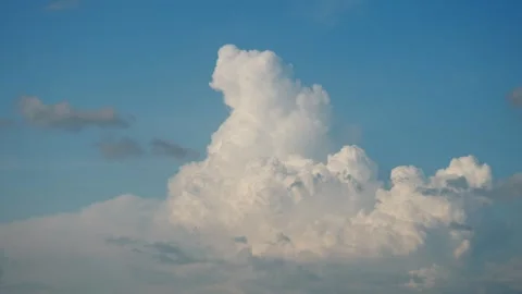 High clouds shift and change shape as time passes under bright sunlight. Stock Footage 343761395