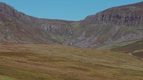 High in The Comeragh Mountain Range drone rising revealing the Mahon Valley and Vídeos de archivo 347919480