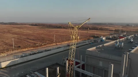 High crane works on building site with a house. Vídeos de archivo 138078015
