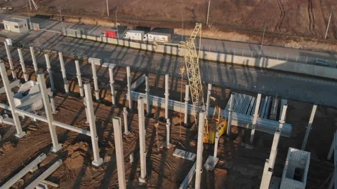 High crane works on building site with a house. Видео 138078401