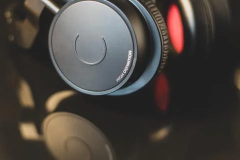 High definition earphone with nice reflection in focus. Foto stock