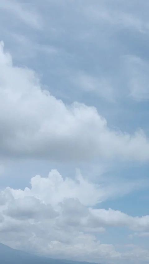 A high-definition vertical drone timelapse of cloud Stock Footage 304183576