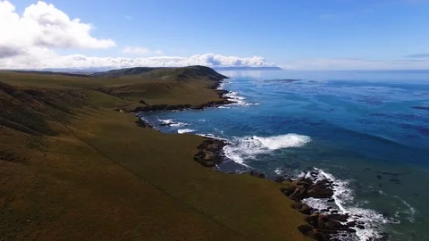 High descending drone view of old-time pristine roadless California coastline Vídeos de archivo 108403875
