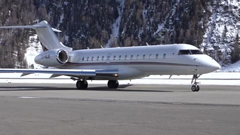 High End Private Airplane Jet Close Up Taxiing View Engadin Snow Mountain Valley Vídeo Stock 250014529