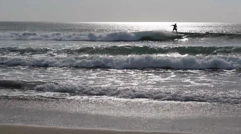 High five while surfing. 스톡 동영상 68037001