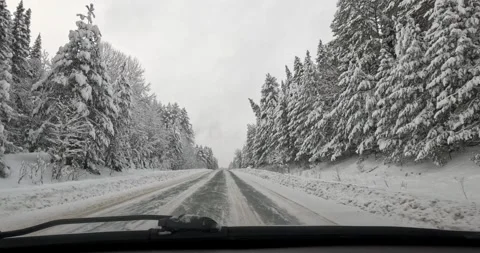 High Frame Rate Shot of Car Passing Snow Dust Cloud for Aerodynamics Research 库存影片 330955101