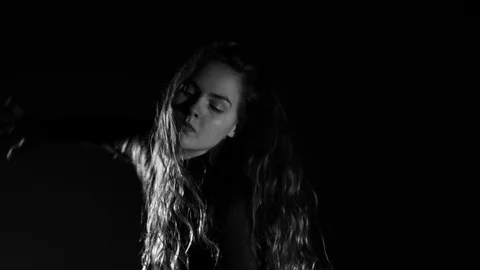 High frame rate shot of dancer performing energetic contemporary choreography Stock-Footage 98670706