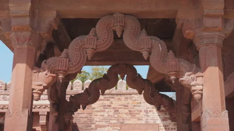 High frame rate tilt up shot of an ornate doorway at fatephur sikri Stock Footage 139999552
