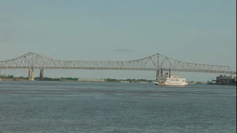 High frame rate wide shot of a paddle steamer on the mississippi Stock Footage 206031585