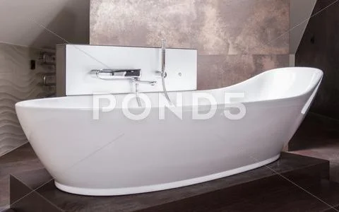 High-gloss white bathtub Stock Photos