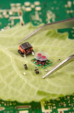 High integration electronics concept electronic components in comparison to p Foto stock