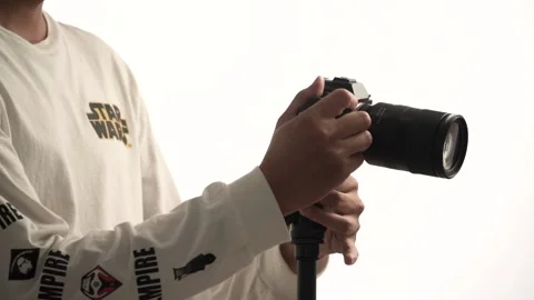 High key video of hand setting the professional camera with the tripod	 Video stock 162534640