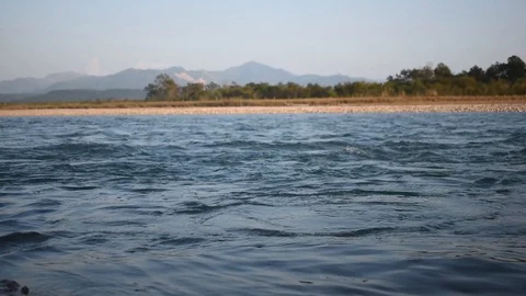 High mountain lake, the clouds are reflected in the water, Vidéo 120622619
