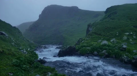 High mountain river in twilight Vídeos de archivo 65775470