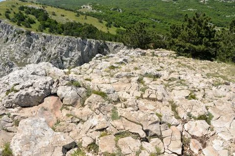 On a high mountain you can see the entire beach and coast during the day in s Foto stock