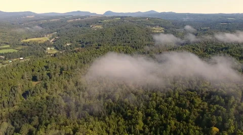 High Pass Above the Clouds in the Northeast Kingdom of Vermont Pt.2 Stockbeeldmateriaal 67380935