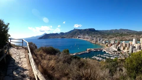High path to the penon of ifach against Calpe  coast and city Vídeos de archivo 141216140