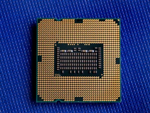 High-Performance Central Processing Unit on Blue Background Stockfoto's