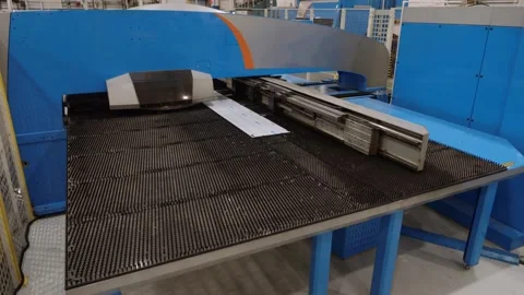 High precision sheet metal stamping and punching machine. Video stock 131738151