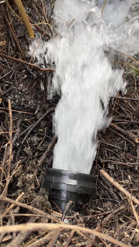 High-Pressure Water Flowing from Pipe for Irrigation – 4K Vertical Video Видео 321629984