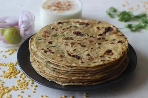A high protein Indian flat bread with whole wheat and lentils. Popularly know Stock-Fotos