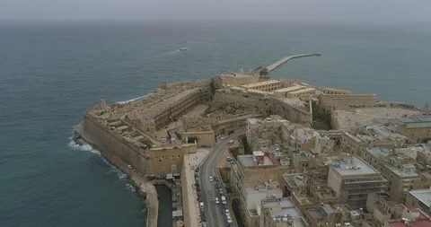 High push aerial shot of fort saint elmo and valletta Stock Footage