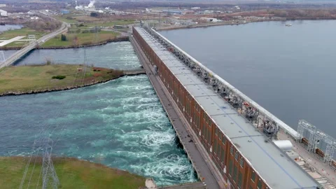 High quality, 4K aerial view of a hydroelectric generating station. 스톡 동영상 166105461