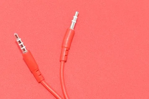 High-quality audio cable for display in red background. Foto stock