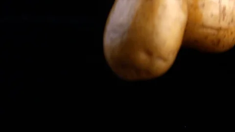 High quality video of falling potatoes Stock-Footage 121783259