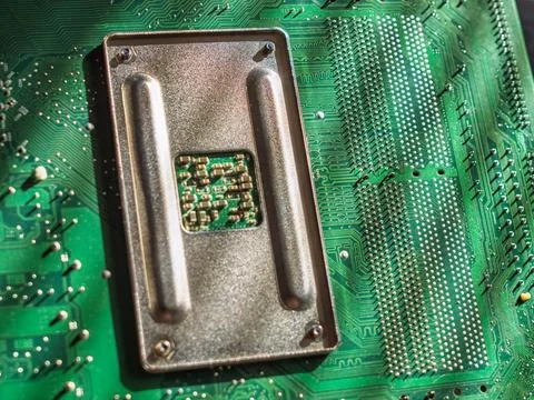 High-Resolution Close-Up of Computer Processor on Circuit Board 库存照片