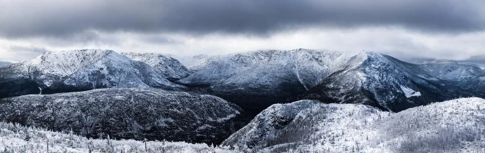 High resolution Panorama Composition of Winter Mountains Lanscape in Canada 스톡 사진