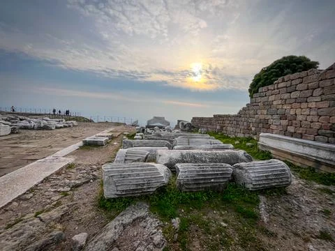 High-Resolution Sharp Details of Temples of Trajan Dionysus Athena Built by.. Foto stock