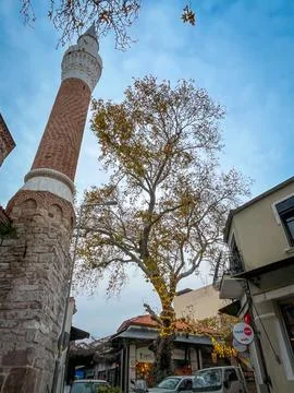 High Resolution Sharp Details of Towering Brick Minaret built by Ottoman Em.. Foto stock