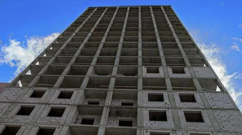 High-rise structure under construction showing concrete framework and unfin.. Foto stock